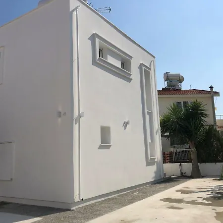 Aphros Seaside בית נופש Livadhia